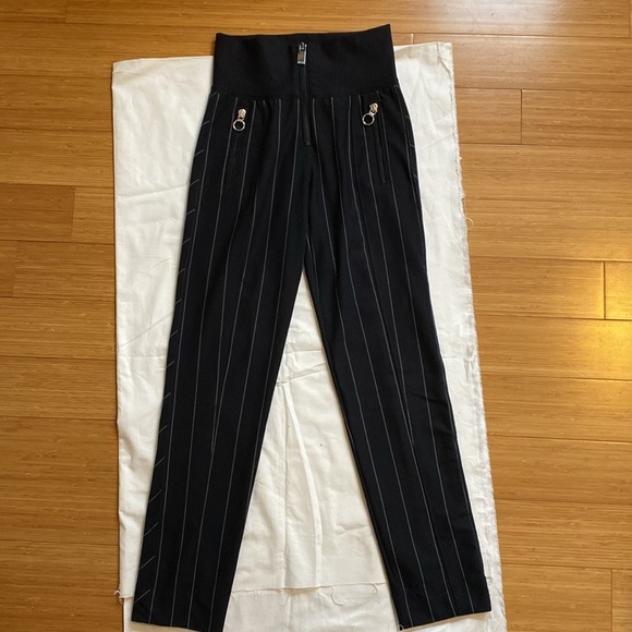 High - Everyday Couture. Style called Minimalist - Picture 5 of 16